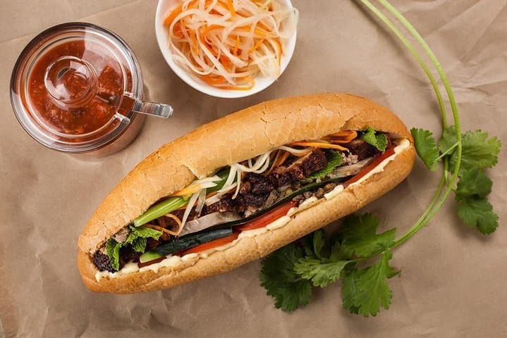Private Hanoi Street Food Tour: Evening Old Quarter Culinary Walk photo 4