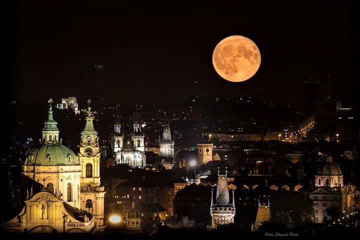 Private Prague Highlights Tour: Charles Bridge, Castle & Rooftop Prosecco photo 2
