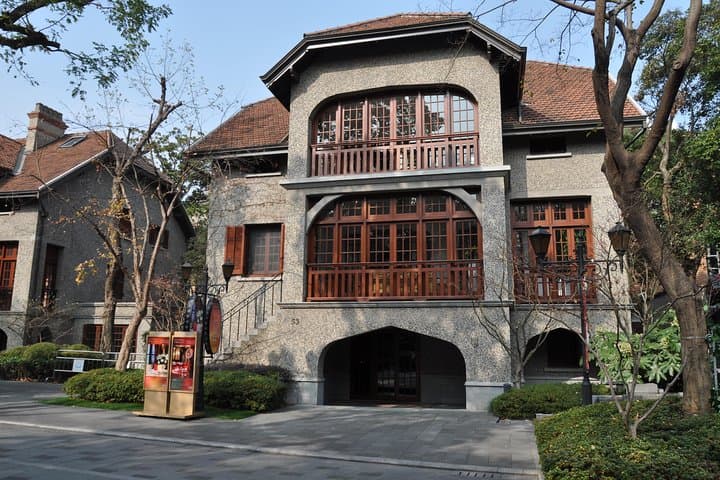 Shanghai Sunset Private Tour: Jade Buddha, Silk Museum, Xintiandi & Huangpu River Cruise photo 4