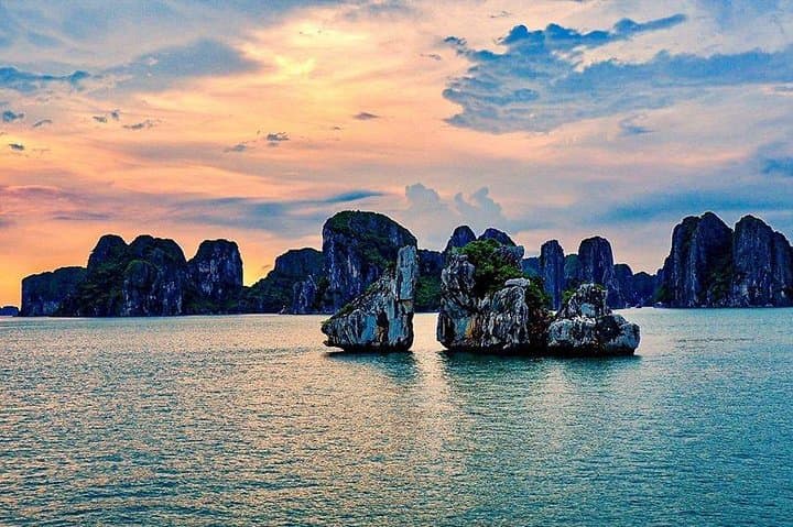 Halong Bay in a Day: Kayaking, Titop Island Hike & Surprise Cave photo 2
