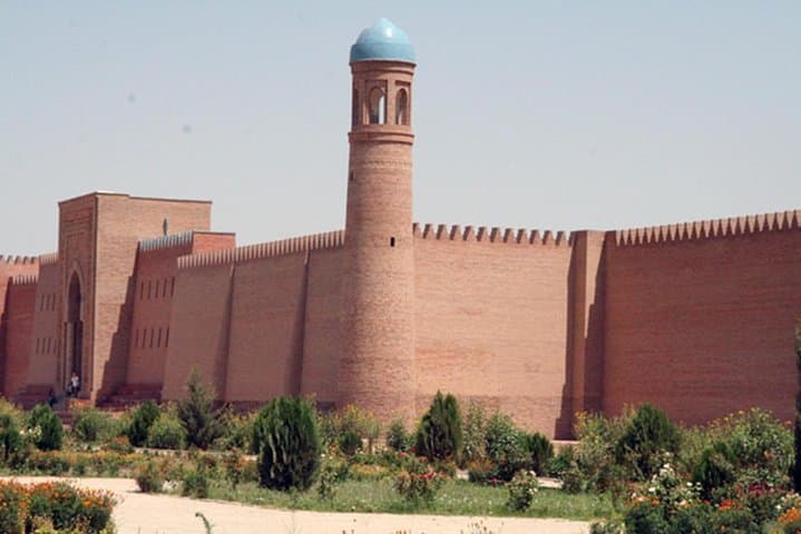 Eastern Legends: Sarazm to Sarez — 12-Day Tajikistan Cultural & Pamir Expedition photo 5