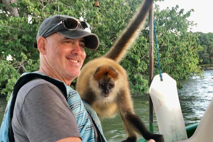 Explore Masaya Volcano, Artisan Markets, and Lake Nicaragua: A Private Tour from Granada