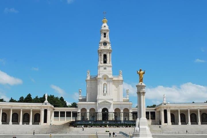 Full-Day Fatima, Batalha, Nazaré & Óbidos Tour from Lisbon