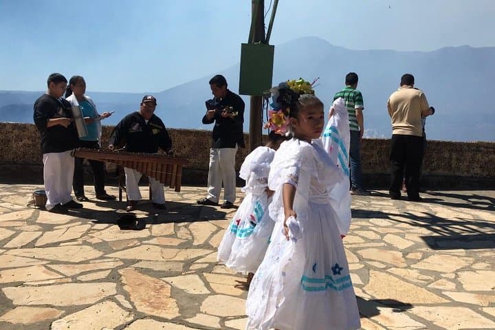 Explore Masaya Volcano, Artisan Markets, and Lake Nicaragua: A Private Tour from Granada photo 4