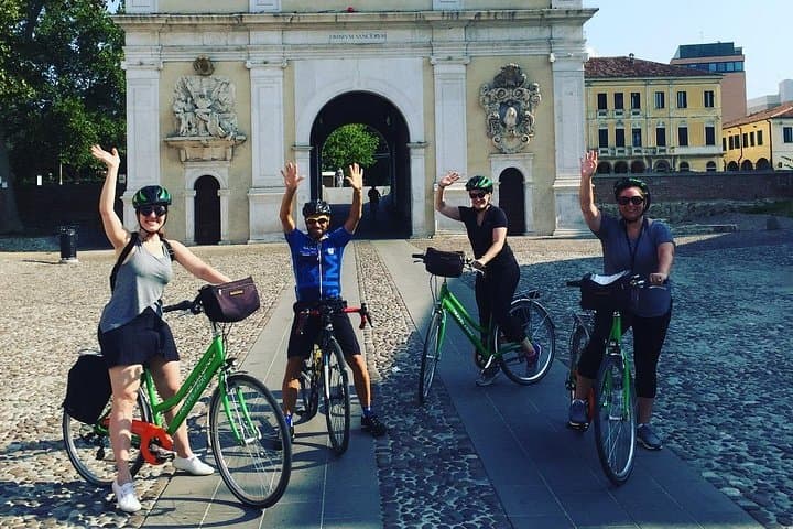 Padova Bike Tour: 3.5-Hour Guided Ride to Sant'Antonio, Prato della Valle & University Quarter