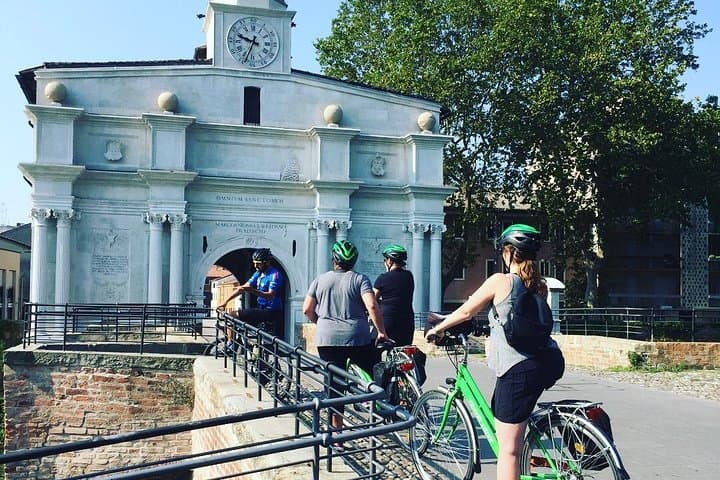 Padova Bike Tour: 3.5-Hour Guided Ride to Sant'Antonio, Prato della Valle & University Quarter photo 5