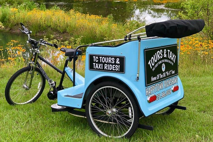 Traverse City Pedicab Rickshaw Tour: 60-Minute Orientation of Downtown & Bay