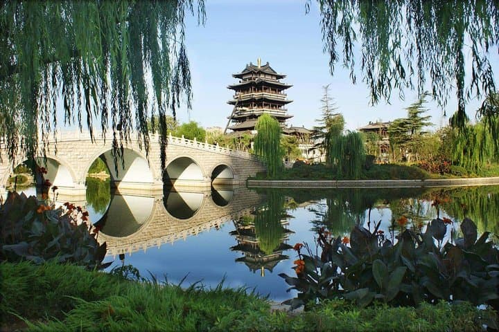 Daming Lake & Qushuiting Street: 4-Hour Private Walking Tour in Jinan