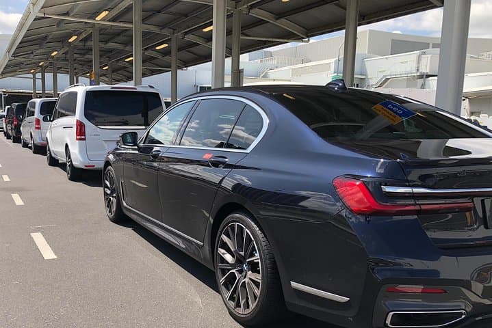 Luxury Airport Transfers Auckland: Private Chauffeur to AKL & CBD photo 3