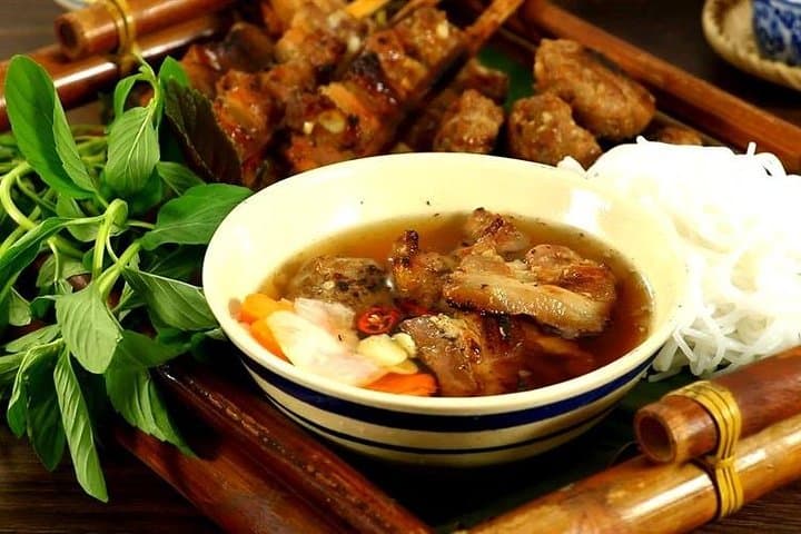 Private Hanoi Street Food Tour: Evening Old Quarter Culinary Walk photo 3