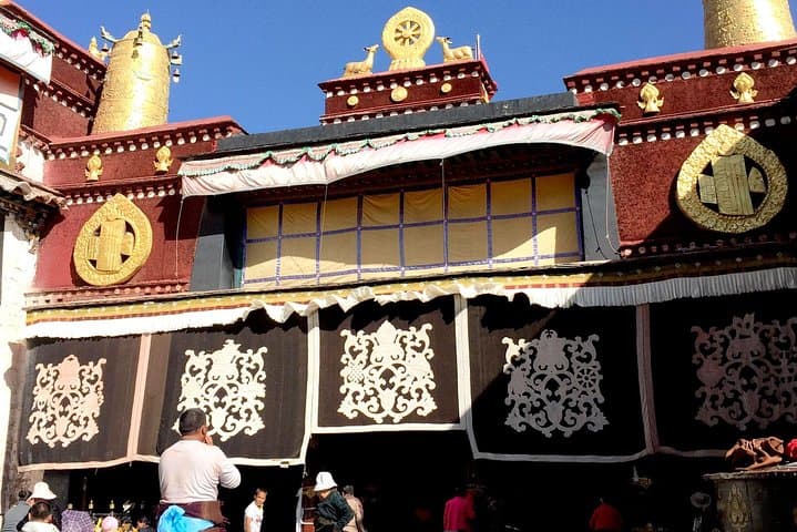 4-Night Lhasa & Yamdrok Lake Explorer — Potala, Monasteries & High-Altitude Scenery photo 3