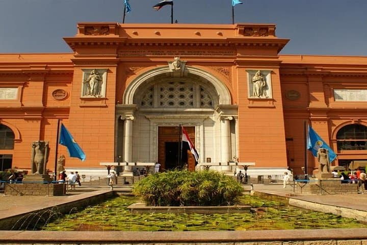 Cairo in Six Hours: Egyptian Museum and Cairo Tower Day Tour