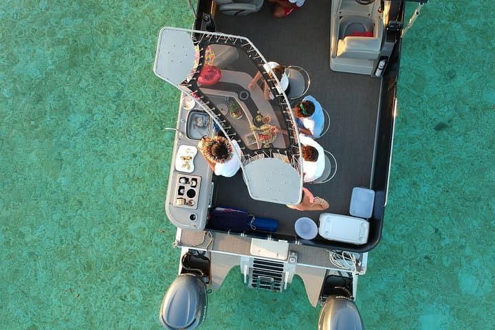 Private Lagoon Tour in Bora Bora: Bar Boat Snorkeling with Rays & Sharks photo 6
