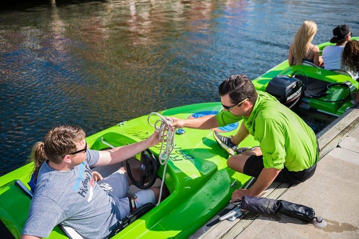 Mini Powerboat Rental on Tampa Riverwalk: 1-Hour Two-Person Adventure photo 2