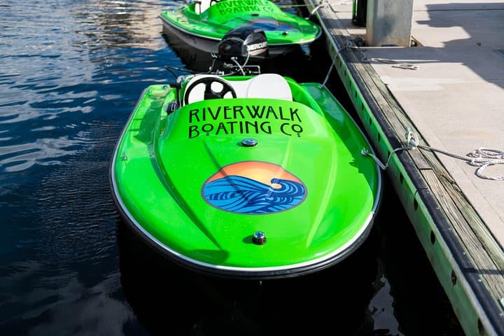Mini Powerboat Rental on Tampa Riverwalk: 1-Hour Two-Person Adventure photo 6