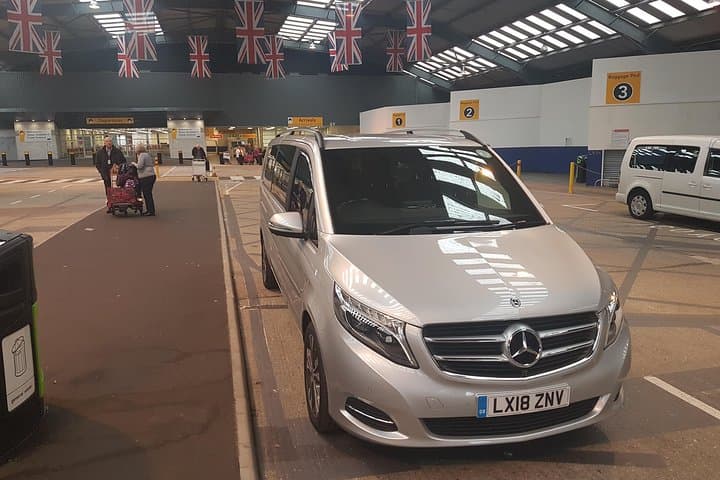 Private Transfer Southampton Cruise Terminal to Heathrow — Luxury Mercedes Meet & Greet photo 3