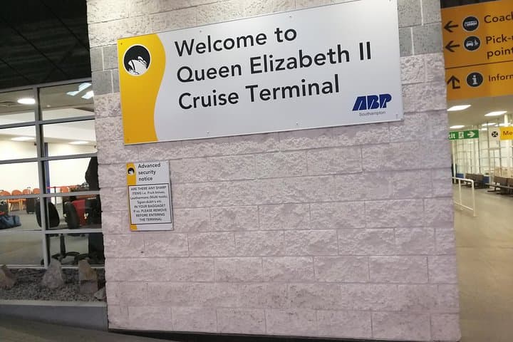 Private Transfer Southampton Cruise Terminal to Heathrow — Luxury Mercedes Meet & Greet photo 2