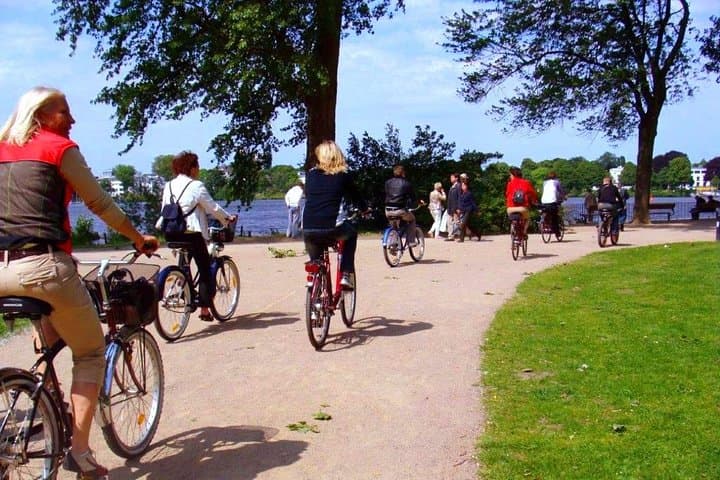 Cycling the Alster: 3.5-Hour Guided Bike Tour of Hamburg’s Lakes