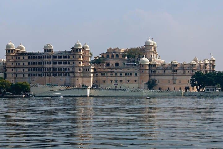 Udaipur Highlights and Lake Pichola Boat Ride — Private Half‑Day City Tour photo 2