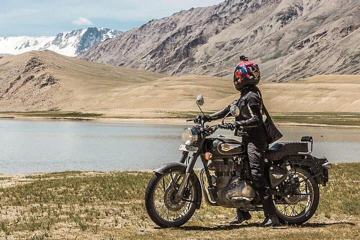 Self-Ride Royal Enfield Rentals in Manali: Multi-Day Himalayan Bike Hire & Routes