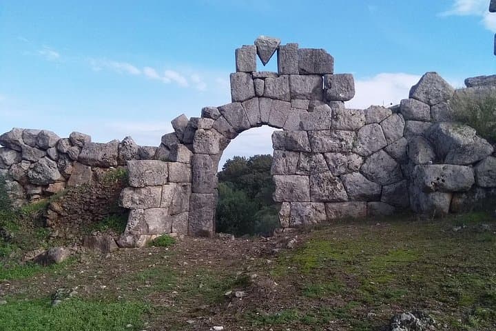 Ancient Plevrona to Messolonghi Day Tour: Aitoloacarnania Archaeology, Monasteries & Lake Views