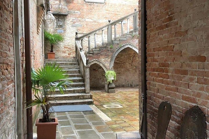 Venice Sunset Stroll: Private Dorsoduro Evening Tour with Spritz photo 5