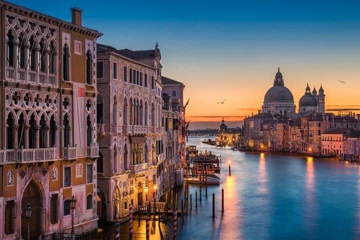 Venice Sunset Stroll: Private Dorsoduro Evening Tour with Spritz photo 4