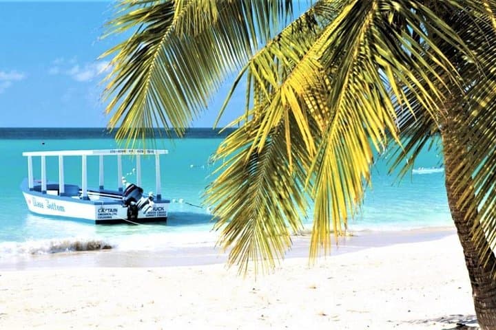 Montego Bay Day Trip: Doctor's Cave Beach, Margaritaville & Hip-Strip Shopping photo 4