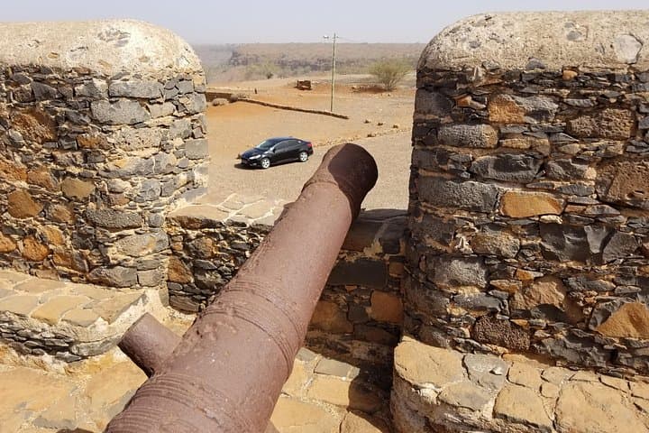Praia Private Transfer: Old Town (Plateau) to Porto da Praia — Fast, Accessible Ride