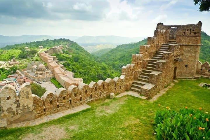 Private Guided Udaipur: 2-Day Custom Tour with Luxury Car & Boat Ride