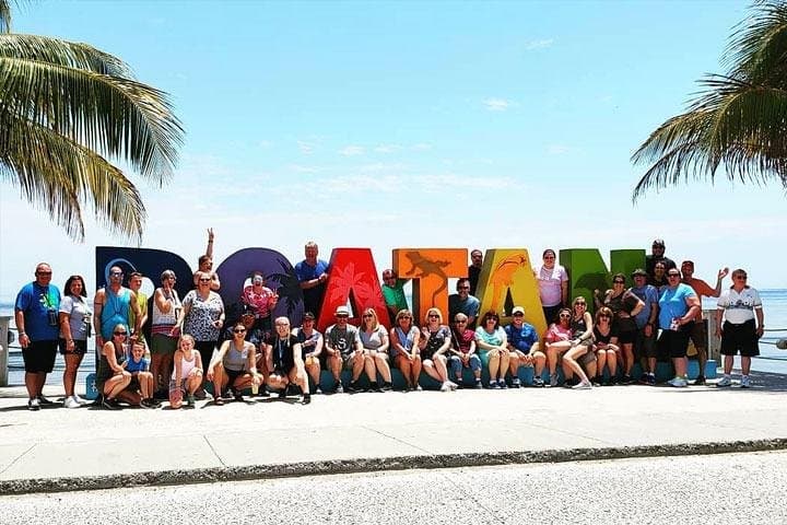 Private Big Bus Roatán Tour: Chocolate & Rum Factory, Photo Stops, Custom Stops photo 5