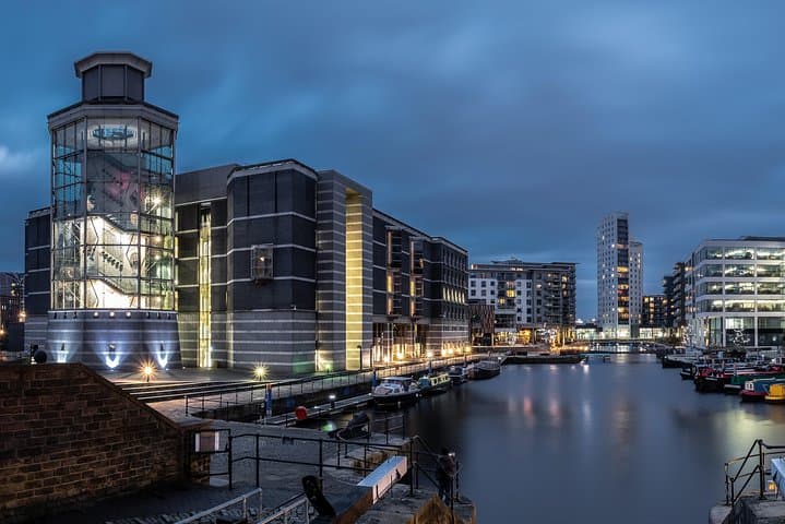 Leeds 2-Hour Highlights Walking Tour: Top Sights & Practical Tips photo 3