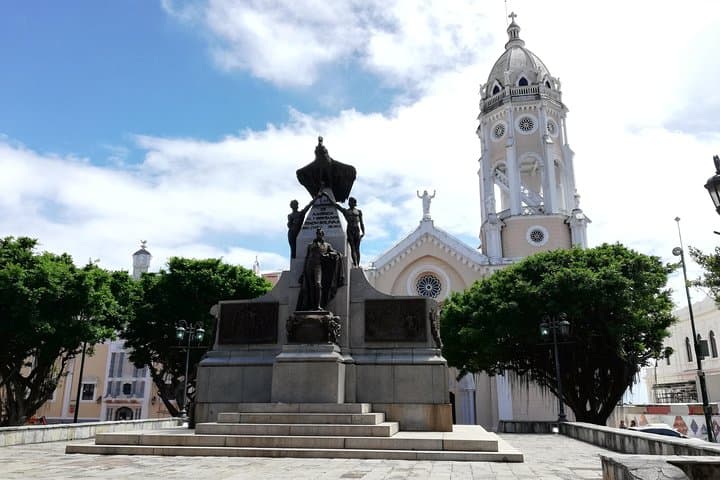 Panamá Canal & Casco Viejo Guided Tour — Miraflores Locks to Old Town photo 4