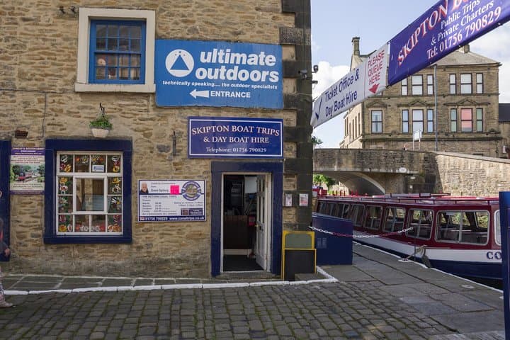 Day Boat Hire on the Leeds & Liverpool Canal — Skipton Day Boats photo 3