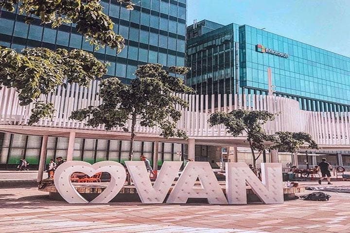 Romantic Vancouver Honeymoon Day Tour — Private Couples' City Experience