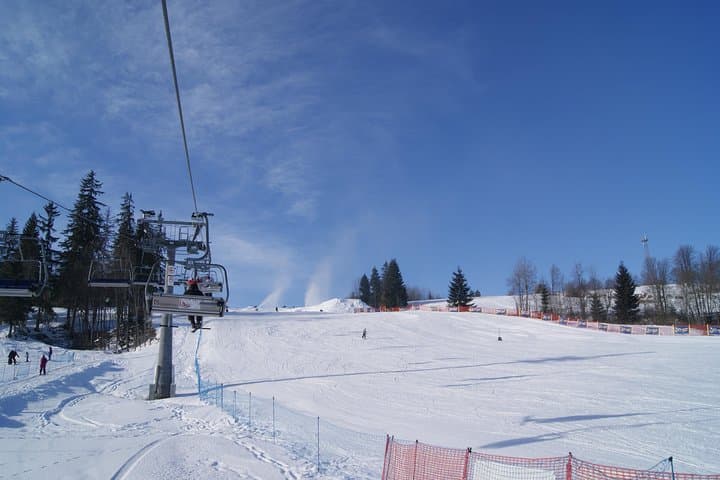 Kasina Wielka 3-Hour Advanced Skiing from Krakow: Short Drive, Long Runs