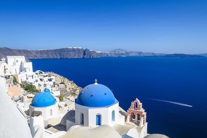 5-Day Greece Tour: Delphi, Meteora, Santorini & Mykonos Highlights