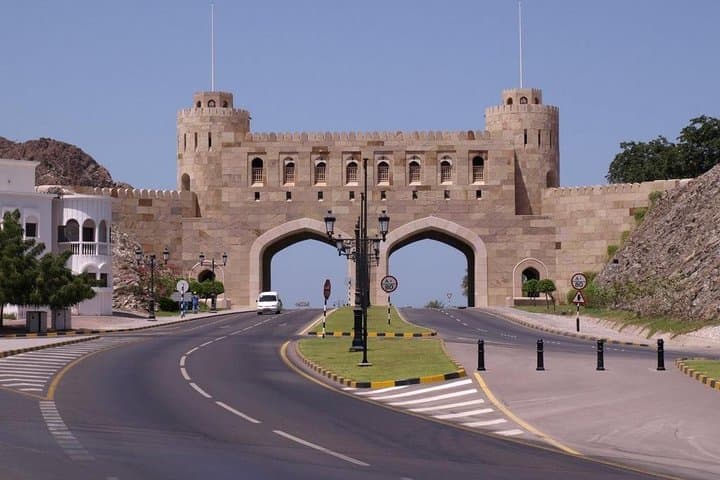 half-day-muscat-city-tour-sultan-qaboos-mosque-muttrah-souq