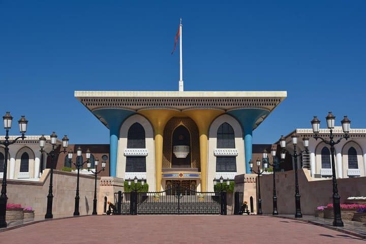 Muscat Full-Day Private City Tour — Grand Mosque, Muttrah Souq & Coastal Views