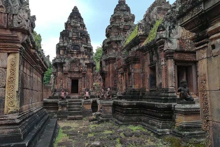 Banteay Srey to Kampong Phluk: Siem Reap's Remote Temple & Floating Village Day Tour photo 4