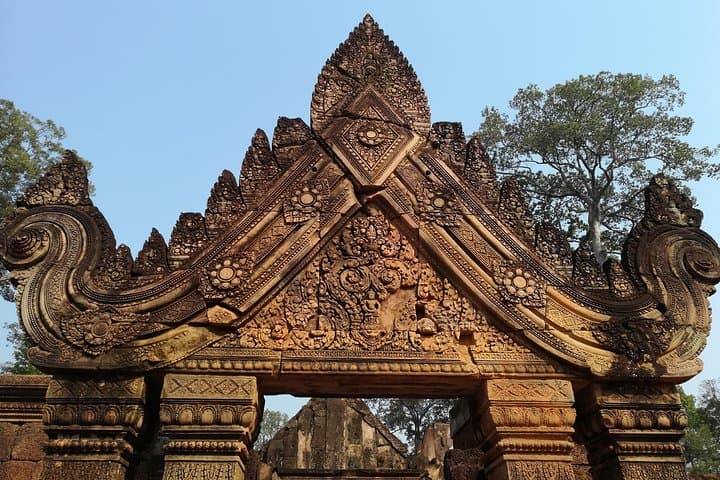 Banteay Srey to Kampong Phluk: Siem Reap's Remote Temple & Floating Village Day Tour photo 5