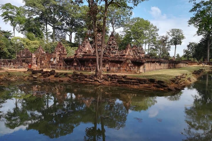 Banteay Srey to Kampong Phluk: Siem Reap's Remote Temple & Floating Village Day Tour photo 6