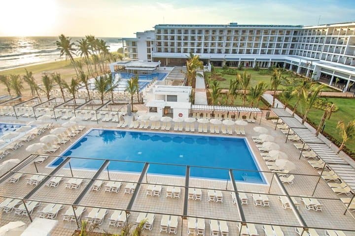 Colombo Airport to RIU Ahungalla — Private Transfer & Coastal Drive (2 hr) photo 2