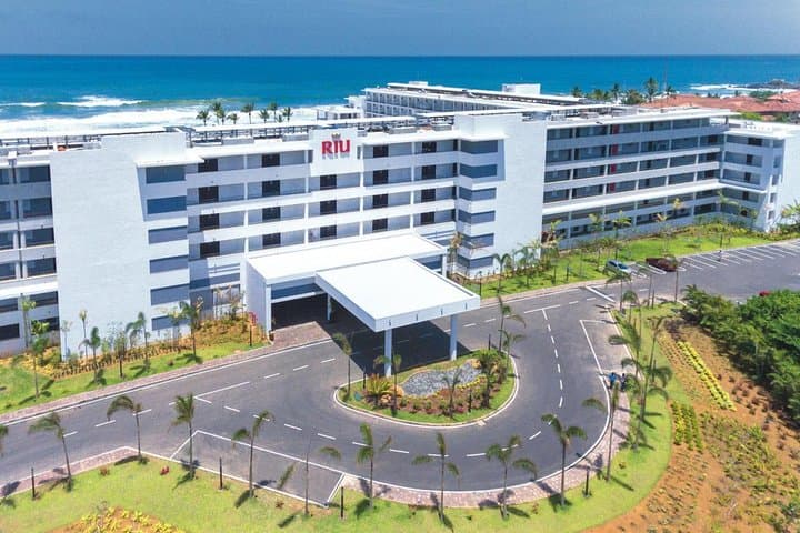 Colombo Airport to RIU Ahungalla — Private Transfer & Coastal Drive (2 hr)