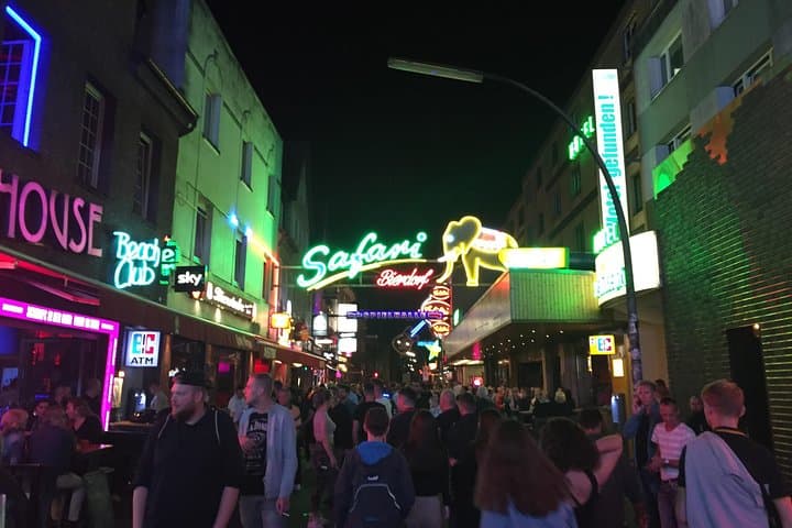 St. Pauli Nightwalk: Reeperbahn After-Dark Walking Tour in English