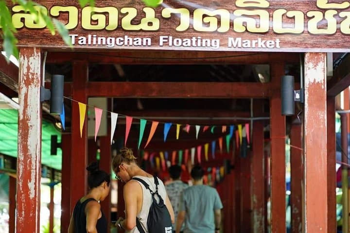 Cycling Bangkok’s Thonburi: Ride to Two Iconic Floating Markets
