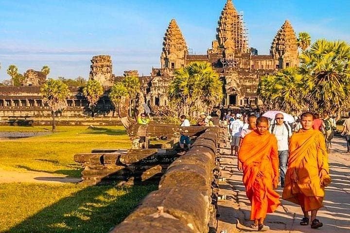 2-Day Angkor Wat Small and Big Circuit: Sunrise, Ta Prohm & Banteay Srei photo 2
