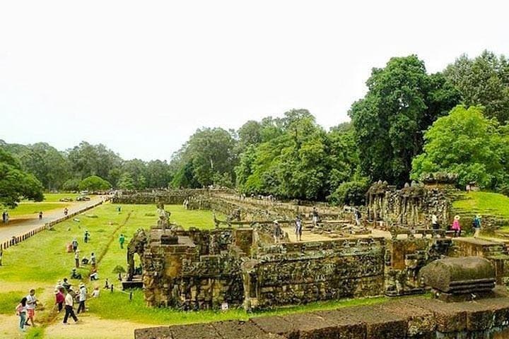 2-Day Angkor Wat Small and Big Circuit: Sunrise, Ta Prohm & Banteay Srei photo 3