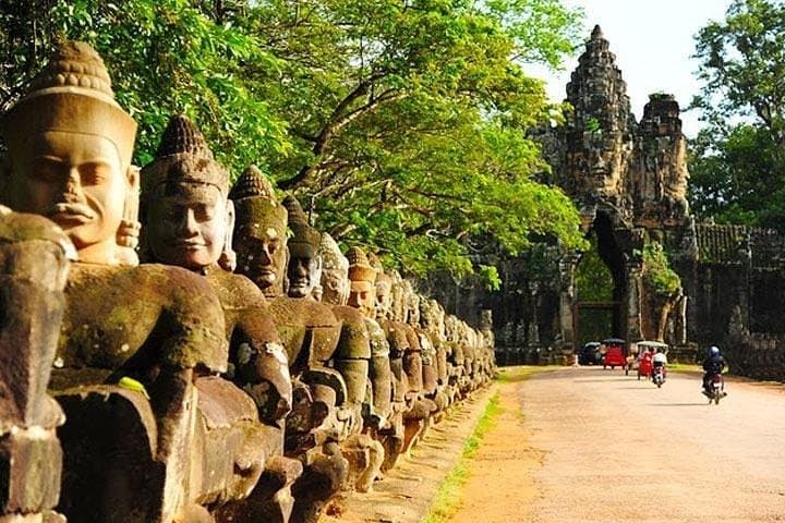 2-Day Angkor Wat Small and Big Circuit: Sunrise, Ta Prohm & Banteay Srei photo 1