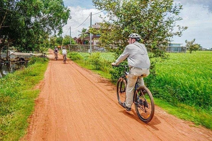 Cycle to Kompong Phluk: Siem Reap Countryside & Tonlé Sap Sunset Cruise photo 5
